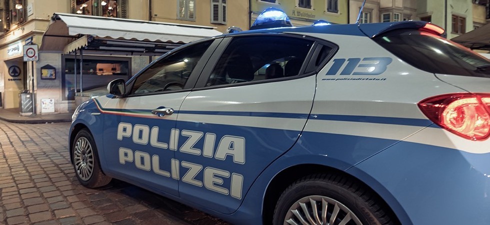 Panetti di hashish 'marchiati' con disegni diversi in base a qualità e provenienza: arrestato un uomo
